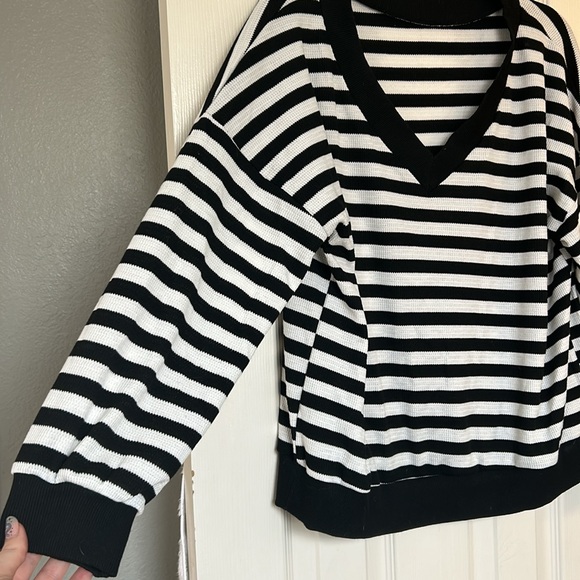 SHEIN striped waffle sweater, size xl black and white. - Picture 4 of 4